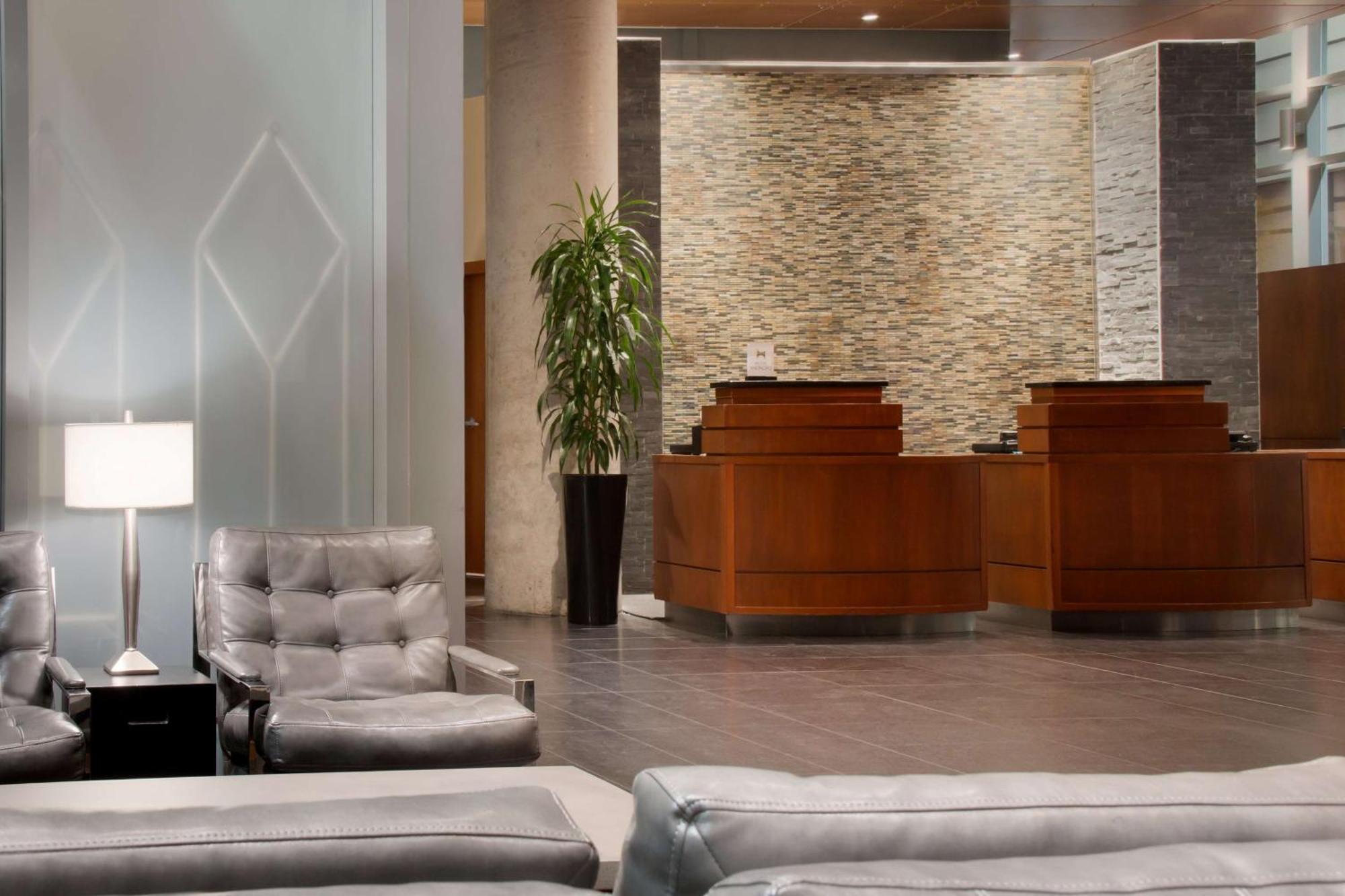 Embassy Suites By Hilton - Montreal Exteriér fotografie